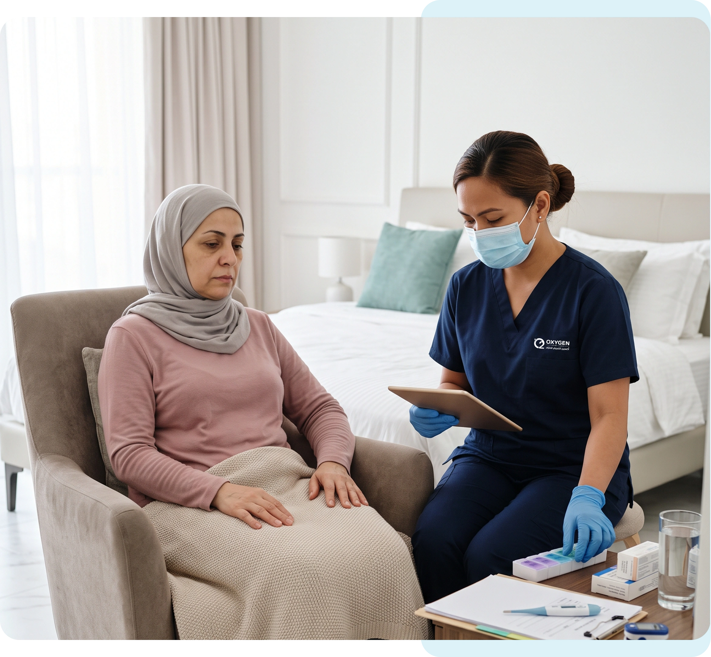 ممرضة أكسجين ترافق مريضًا داخل منزله في الإمارات